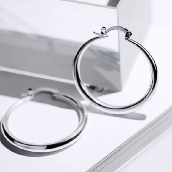 NEW 18K White Gold 1.5'' Round Hoop Earrings - Picture 1 of 3